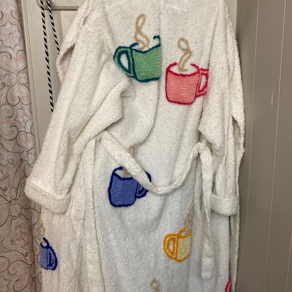 Robe - Picture 1 of 2